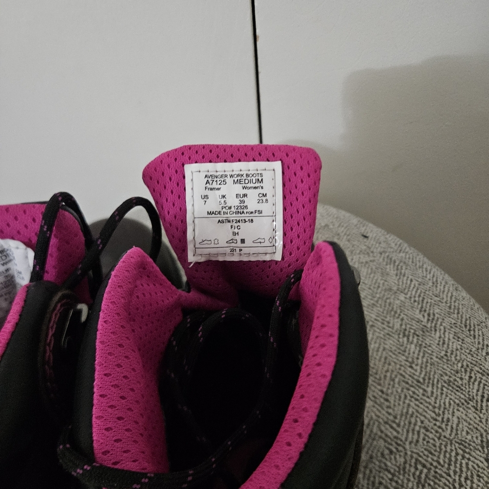 Avenger Women's Steel Toe Work Boots – Black & Pink – Size 7 - Picture 3 of 3